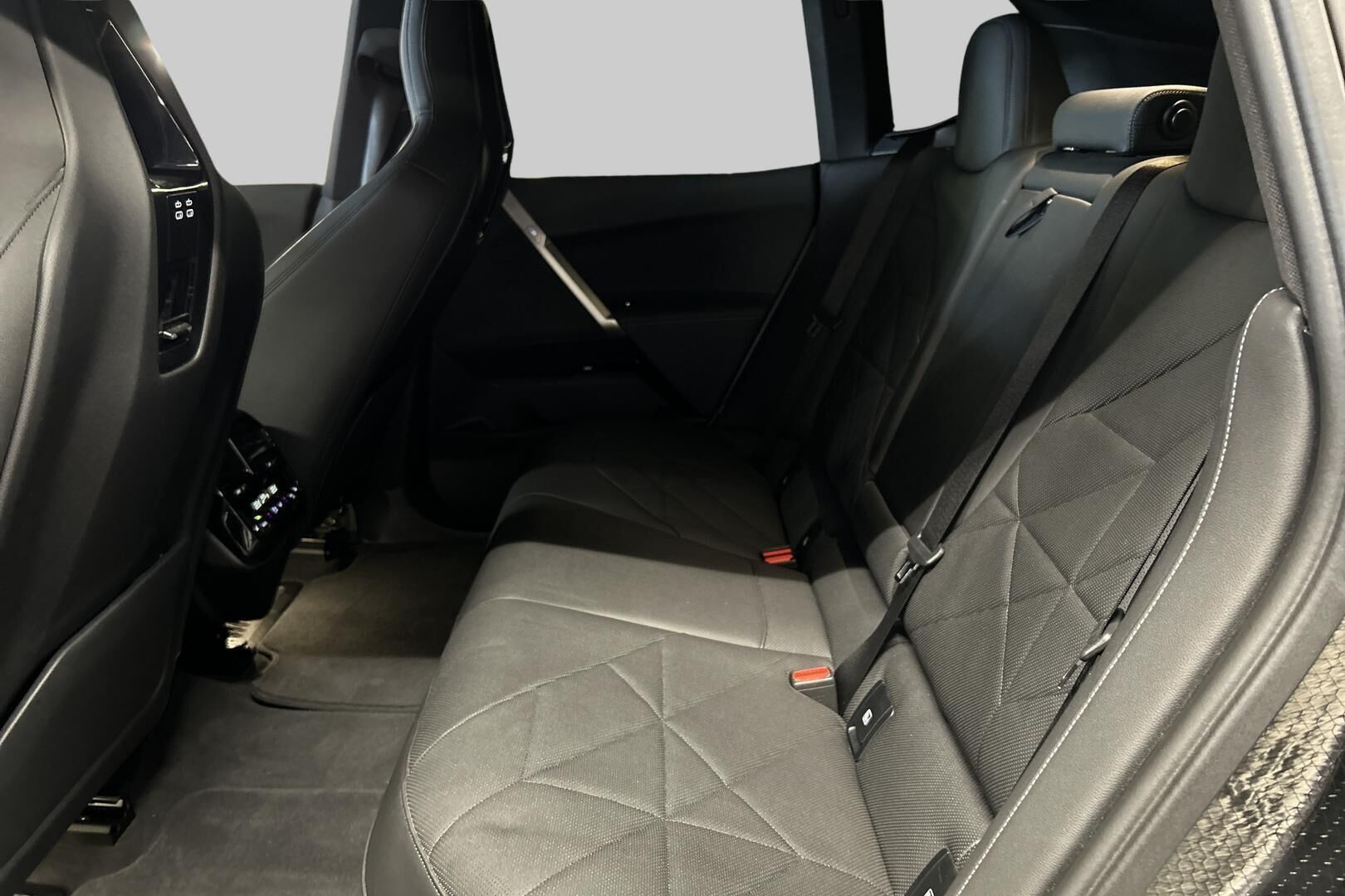 BMW iX iso kuva 10