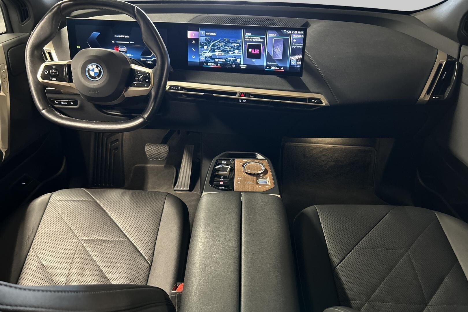 BMW iX iso kuva 11
