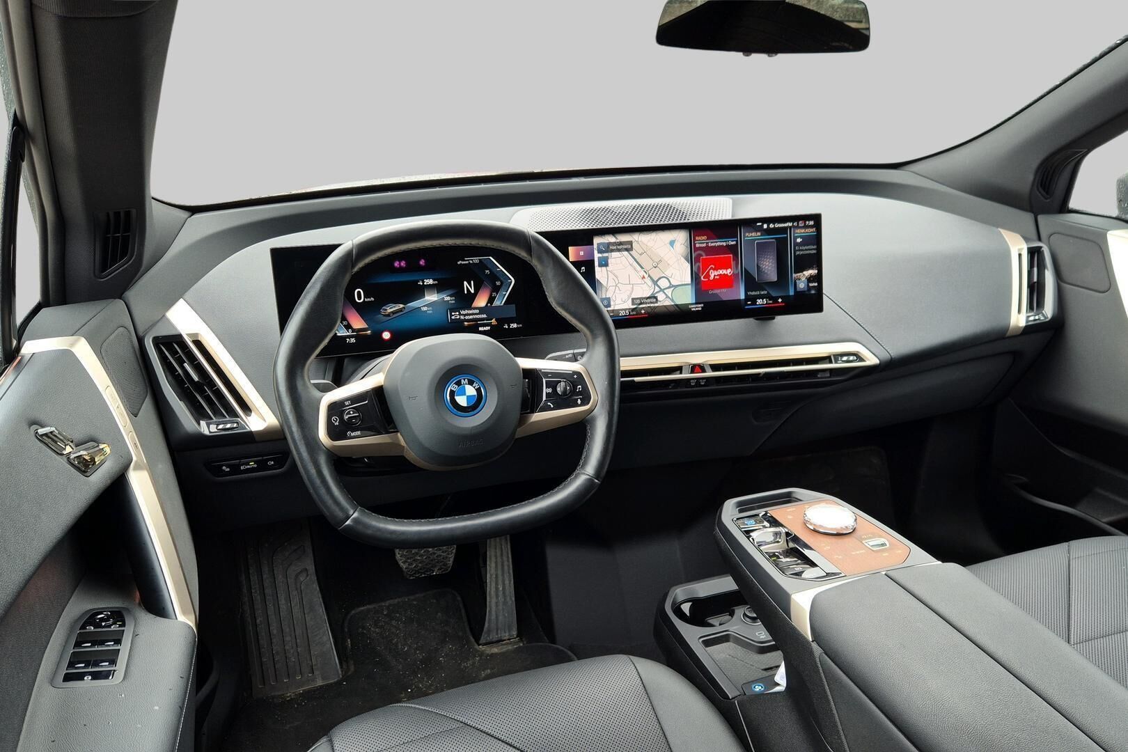 BMW iX iso kuva 2