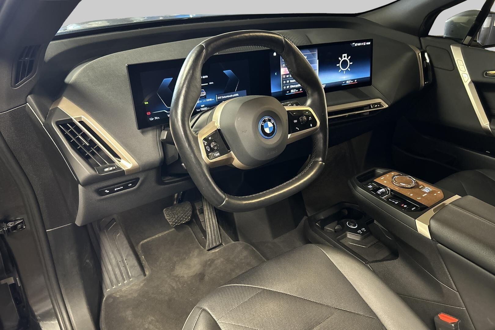 BMW iX iso kuva 9