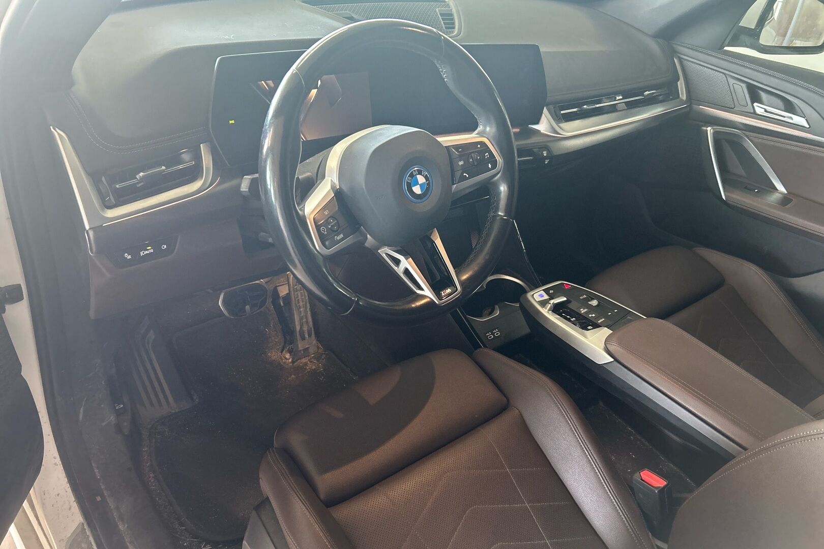 BMW iX1 iso kuva 1