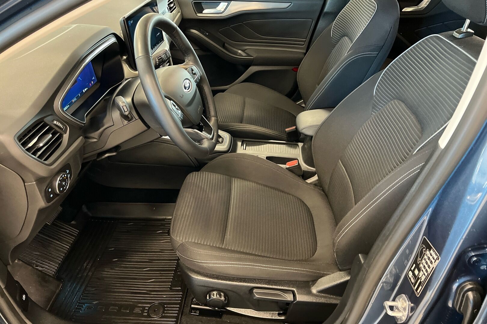 Ford Focus iso kuva 13