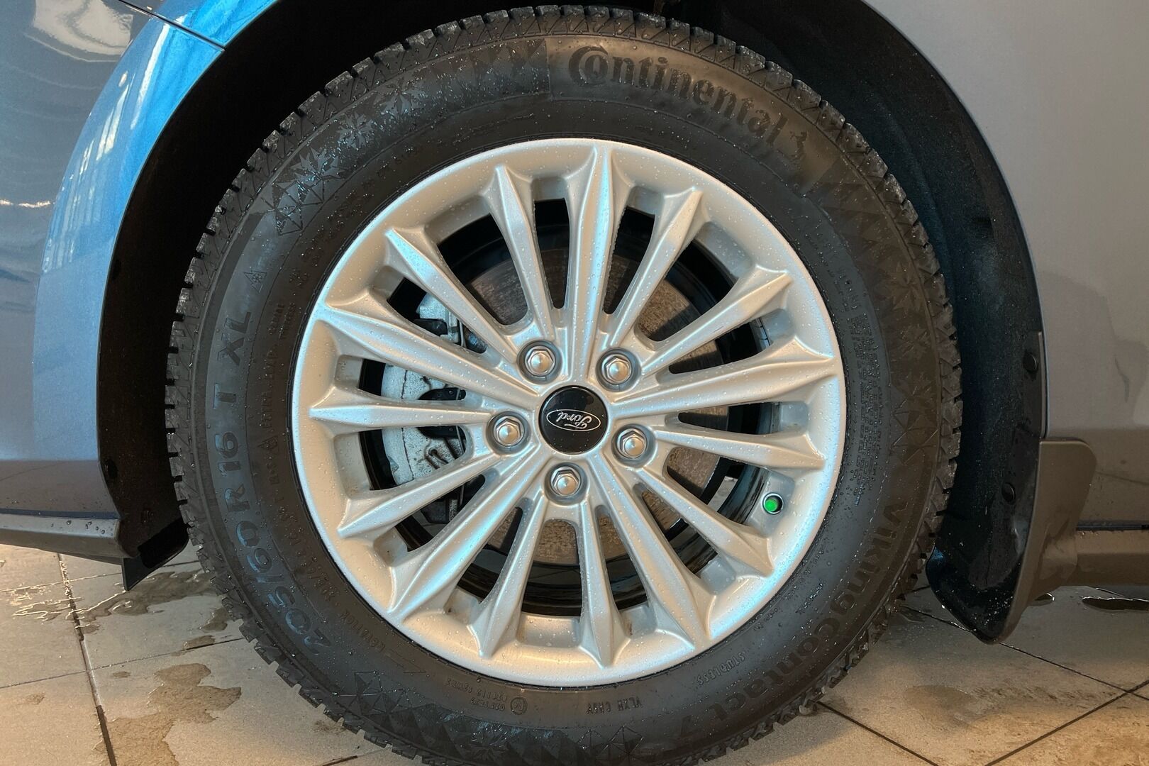 Ford Focus iso kuva 14