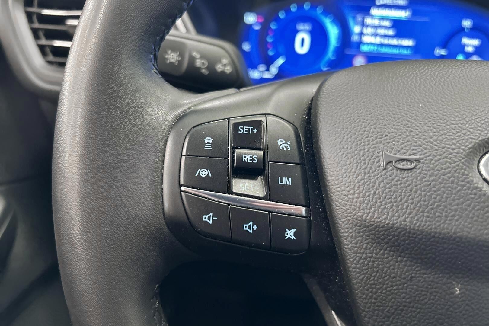 Ford Kuga iso kuva 19