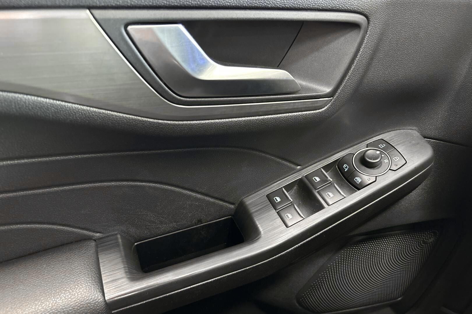 Ford Kuga iso kuva 23
