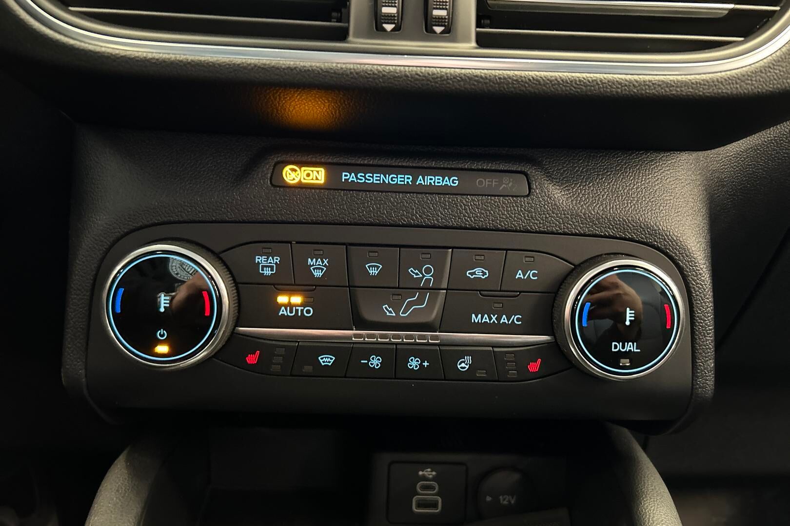 Ford Kuga iso kuva 32
