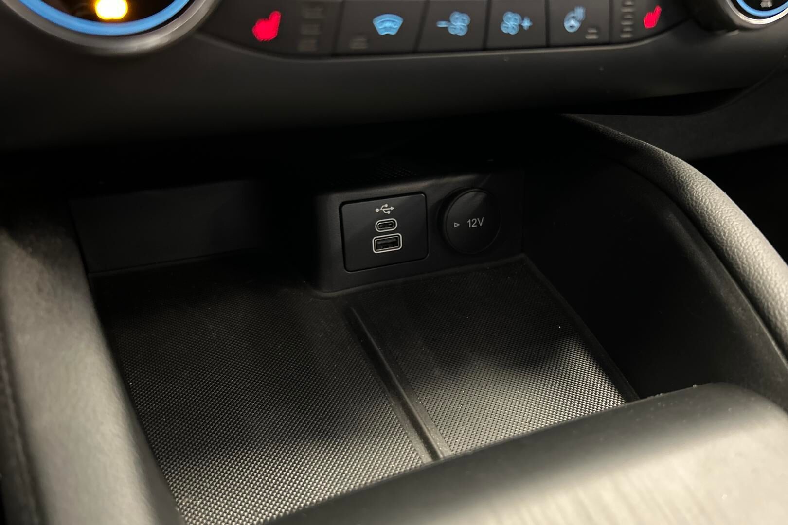 Ford Kuga iso kuva 33