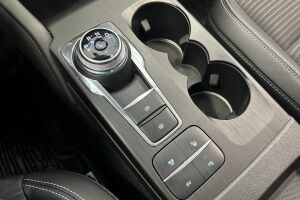 Ford Kuga esikatselu 34