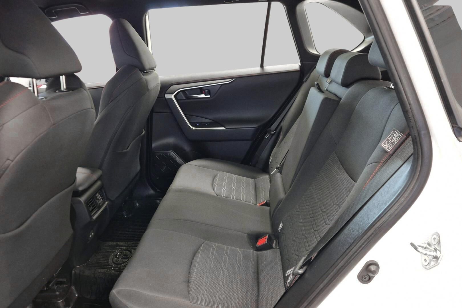 Toyota RAV4 Plug-in iso kuva 6