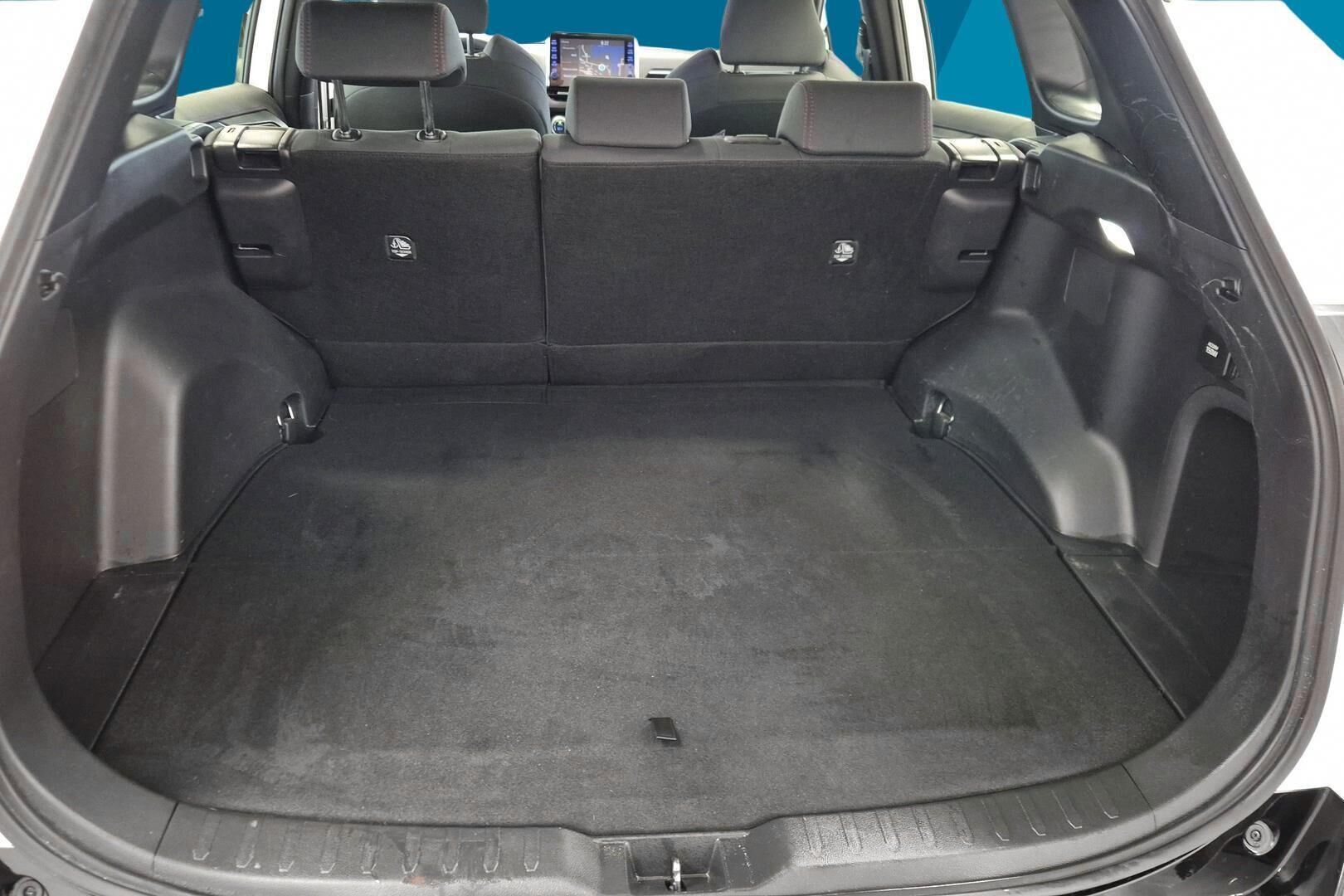 Toyota RAV4 Plug-in iso kuva 8