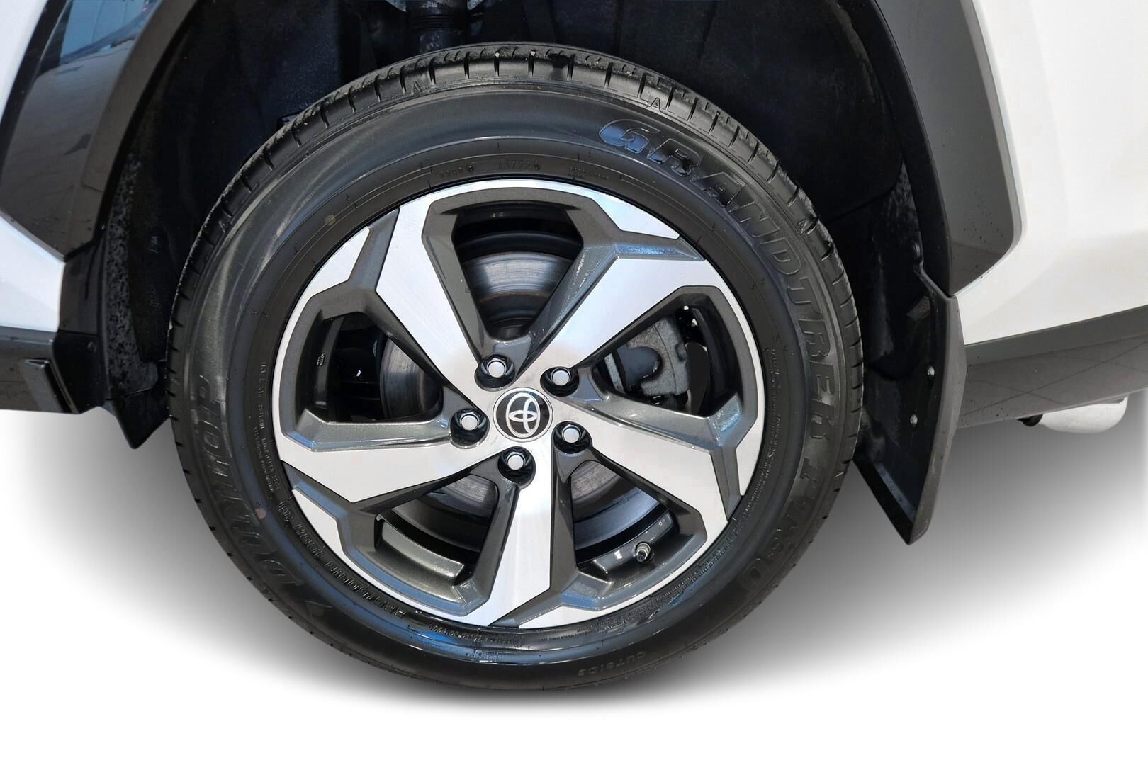 Toyota RAV4 Plug-in iso kuva 24