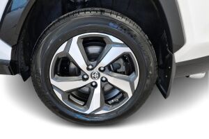 Toyota RAV4 Plug-in esikatselu 24