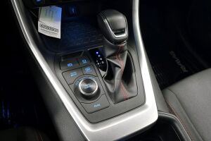 Toyota RAV4 Plug-in esikatselu 11
