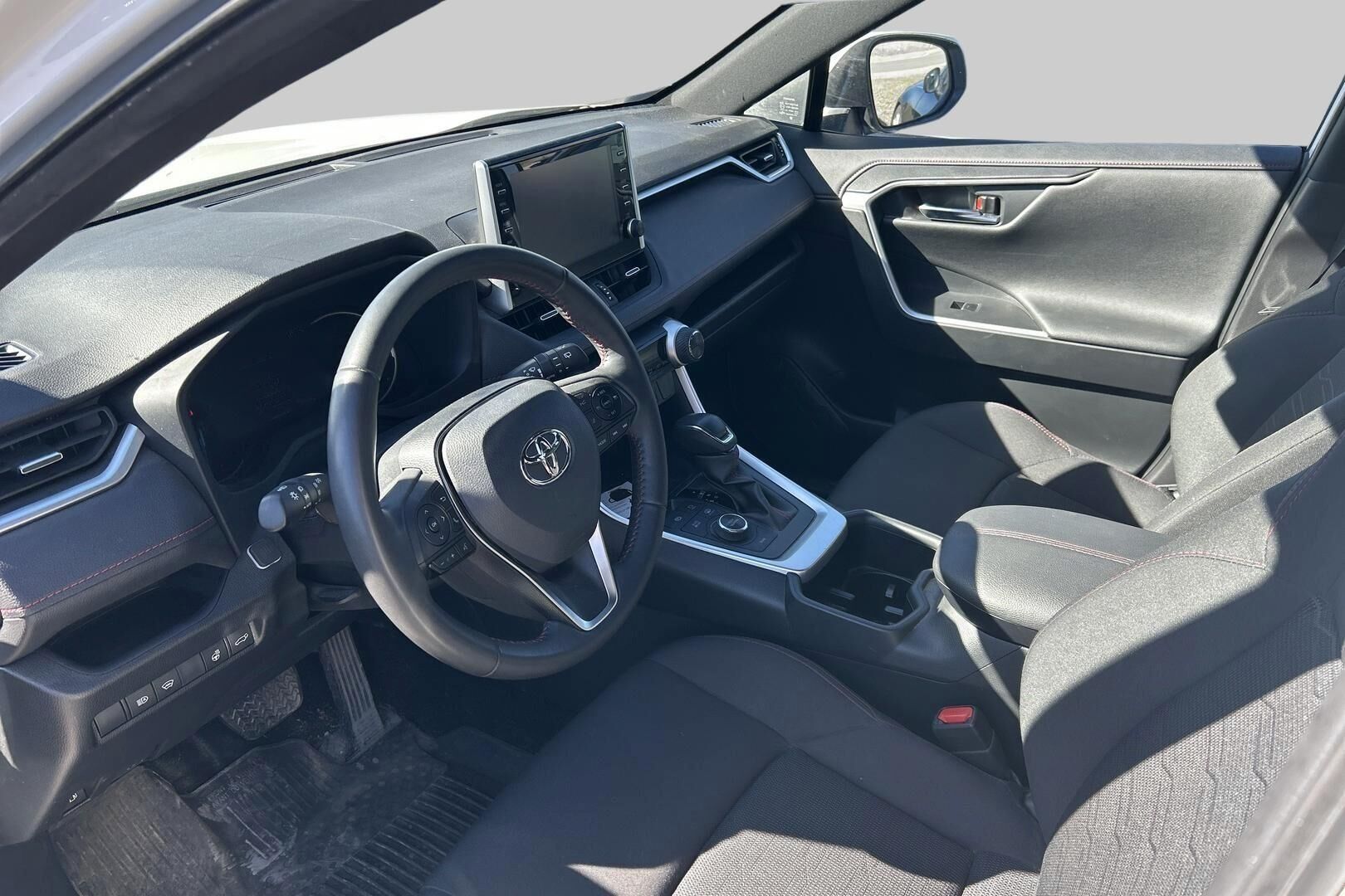 Toyota RAV4 Plug-in iso kuva 2