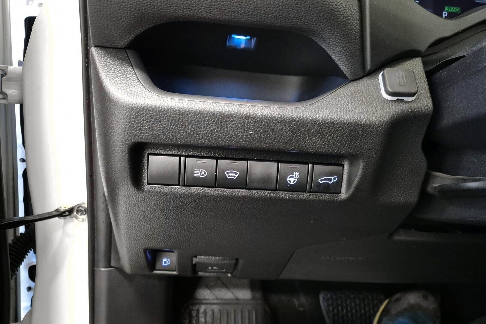 Toyota RAV4 Plug-in iso kuva 15