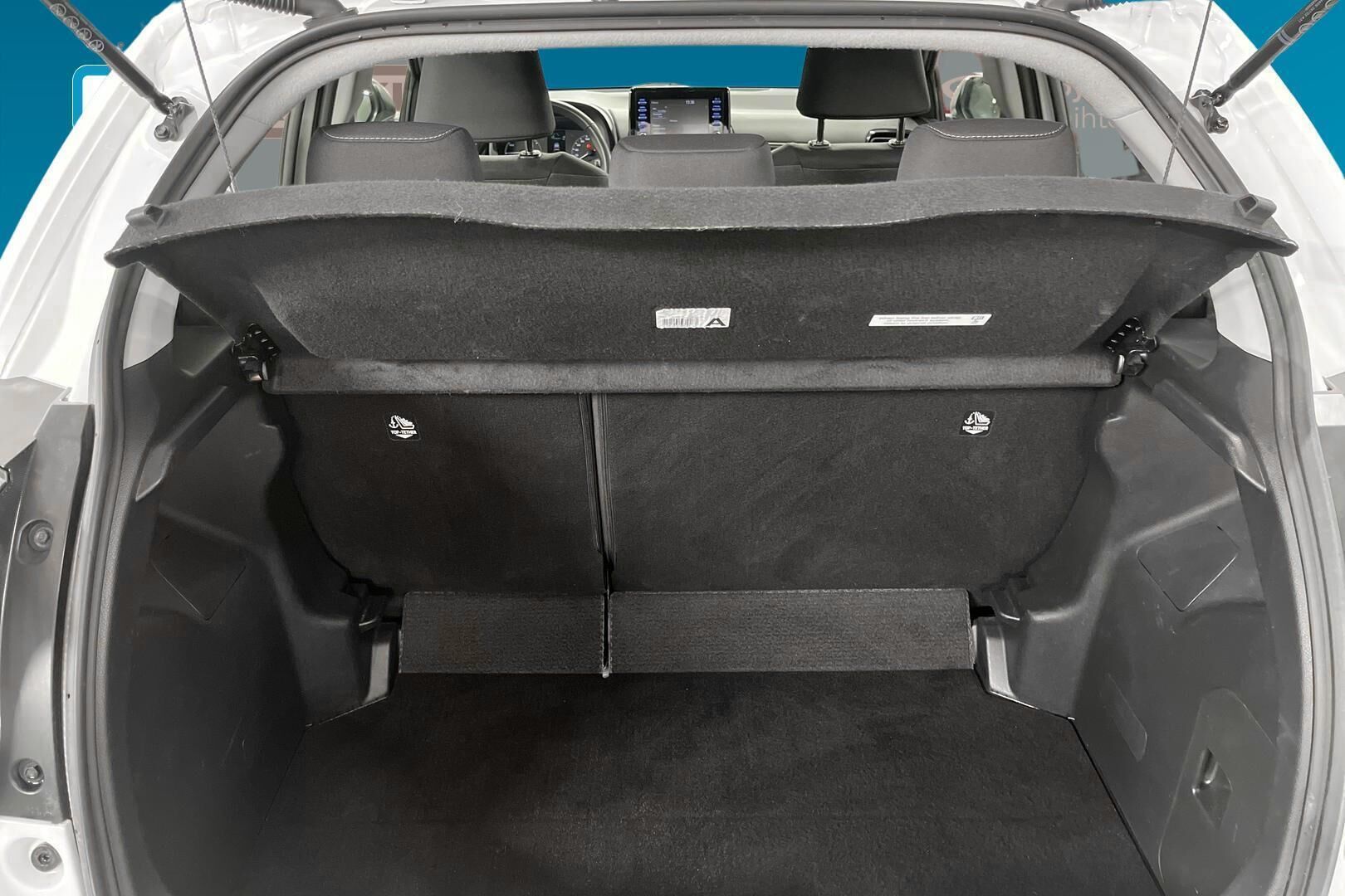 Toyota Yaris iso kuva 11