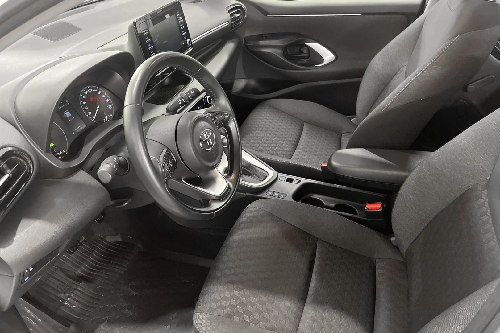 Toyota Yaris iso kuva 8