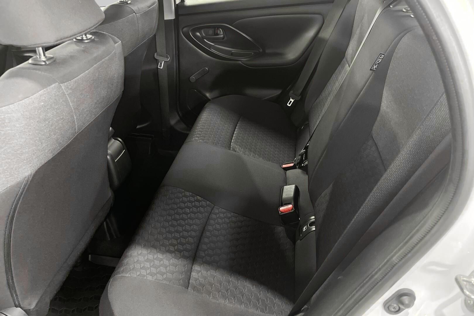 Toyota Yaris iso kuva 9