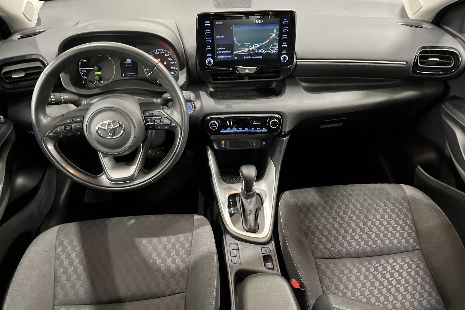 Toyota Yaris iso kuva 11