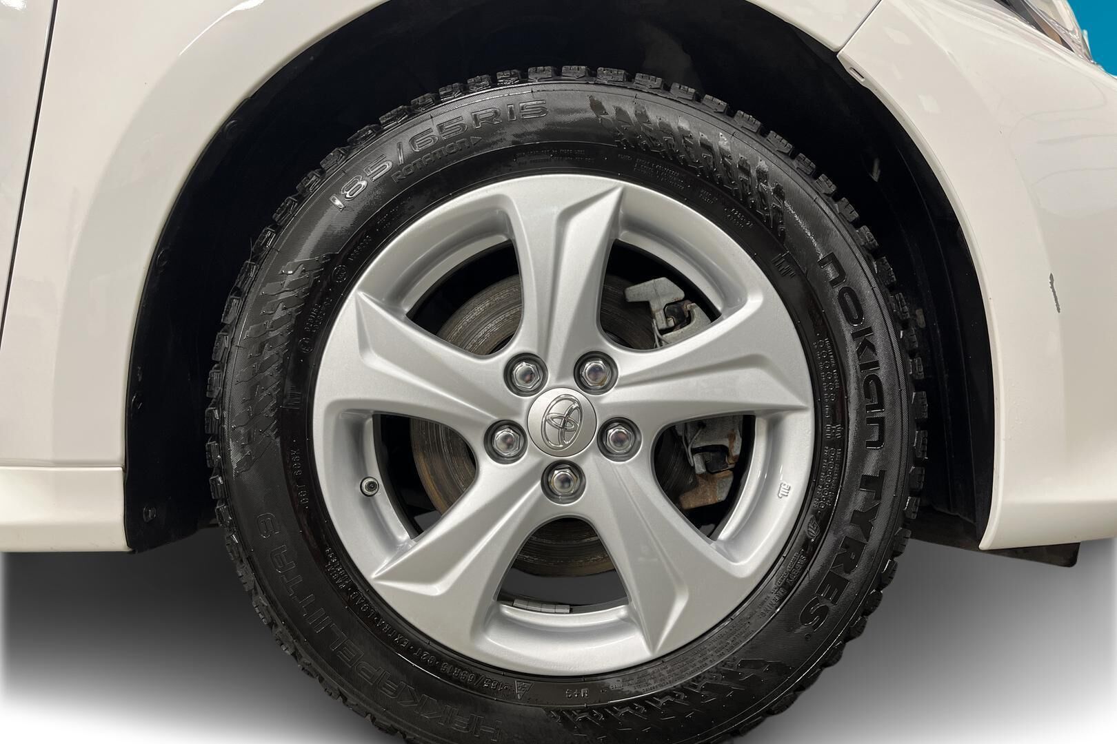 Toyota Yaris iso kuva 13