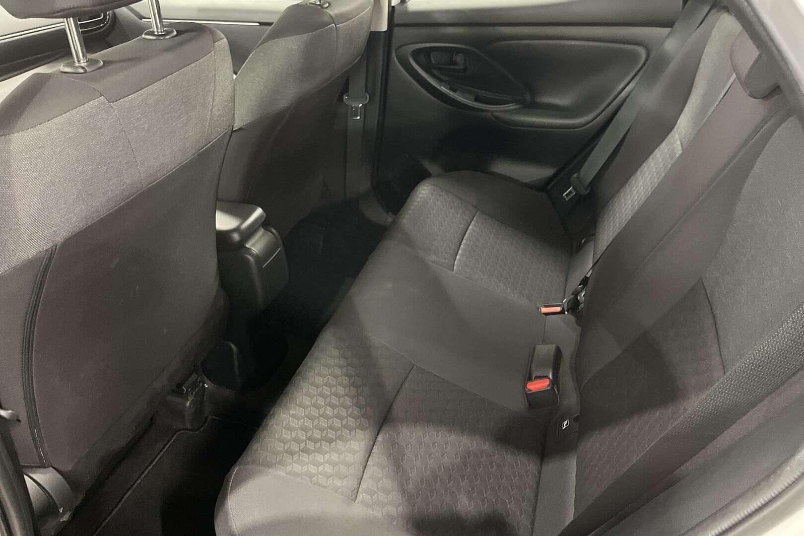 Toyota Yaris iso kuva 9