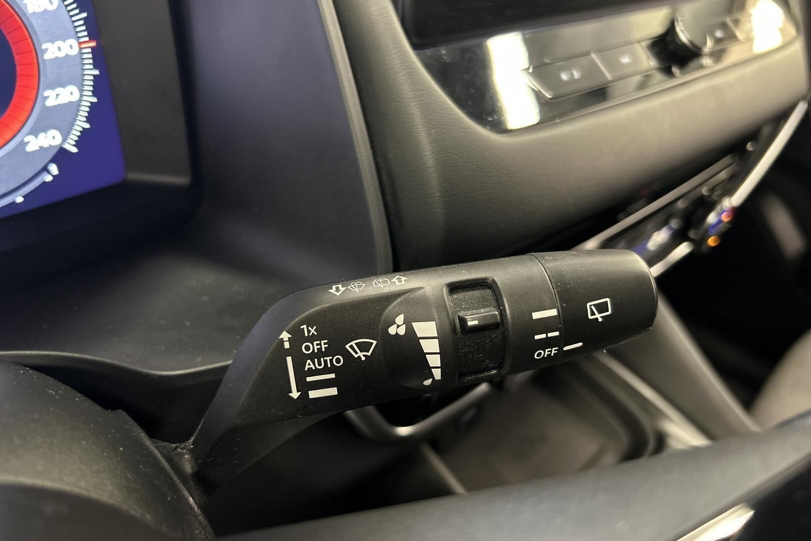 Nissan Qashqai iso kuva 15