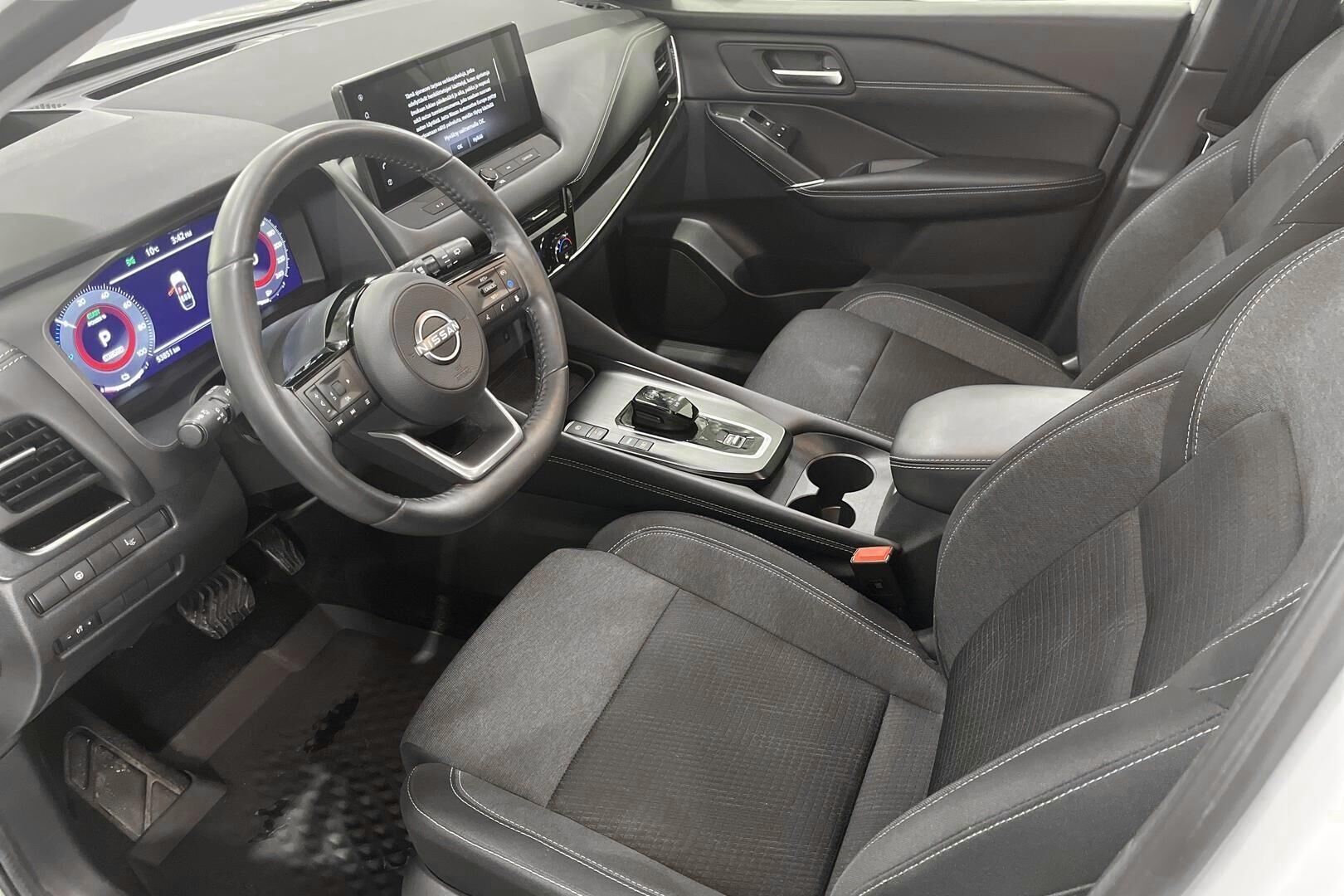 Nissan Qashqai iso kuva 8