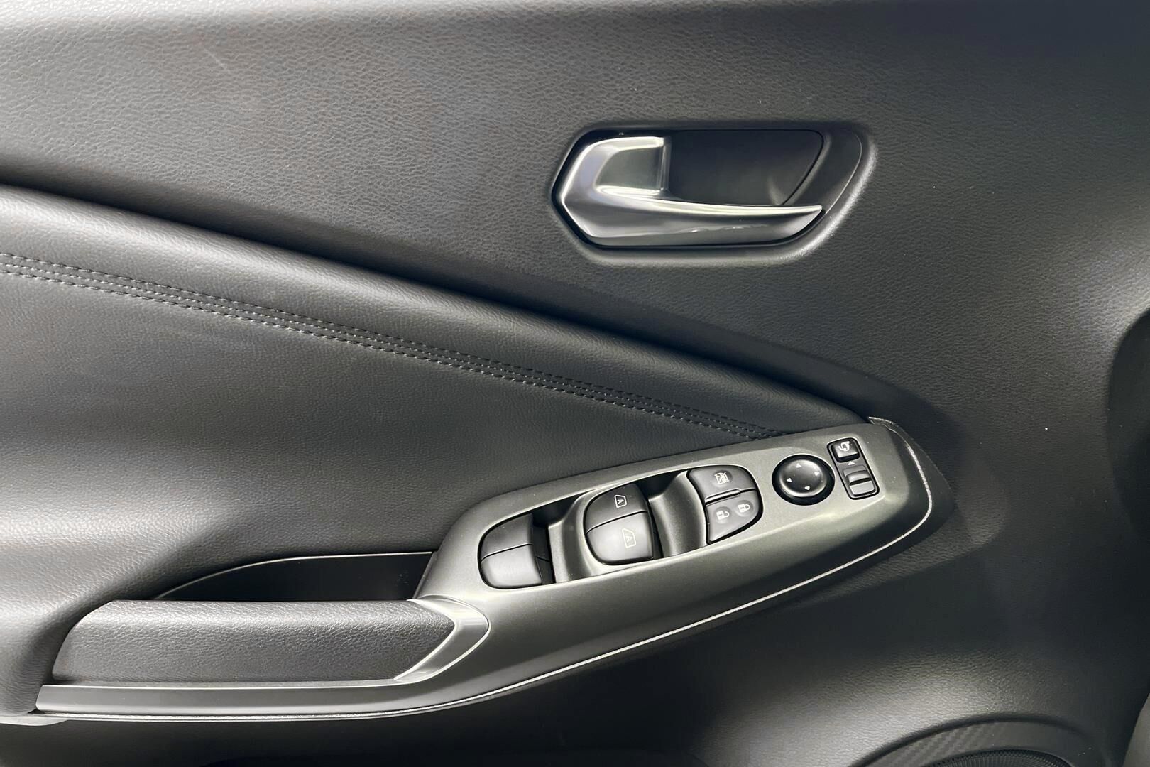 Nissan Juke iso kuva 19