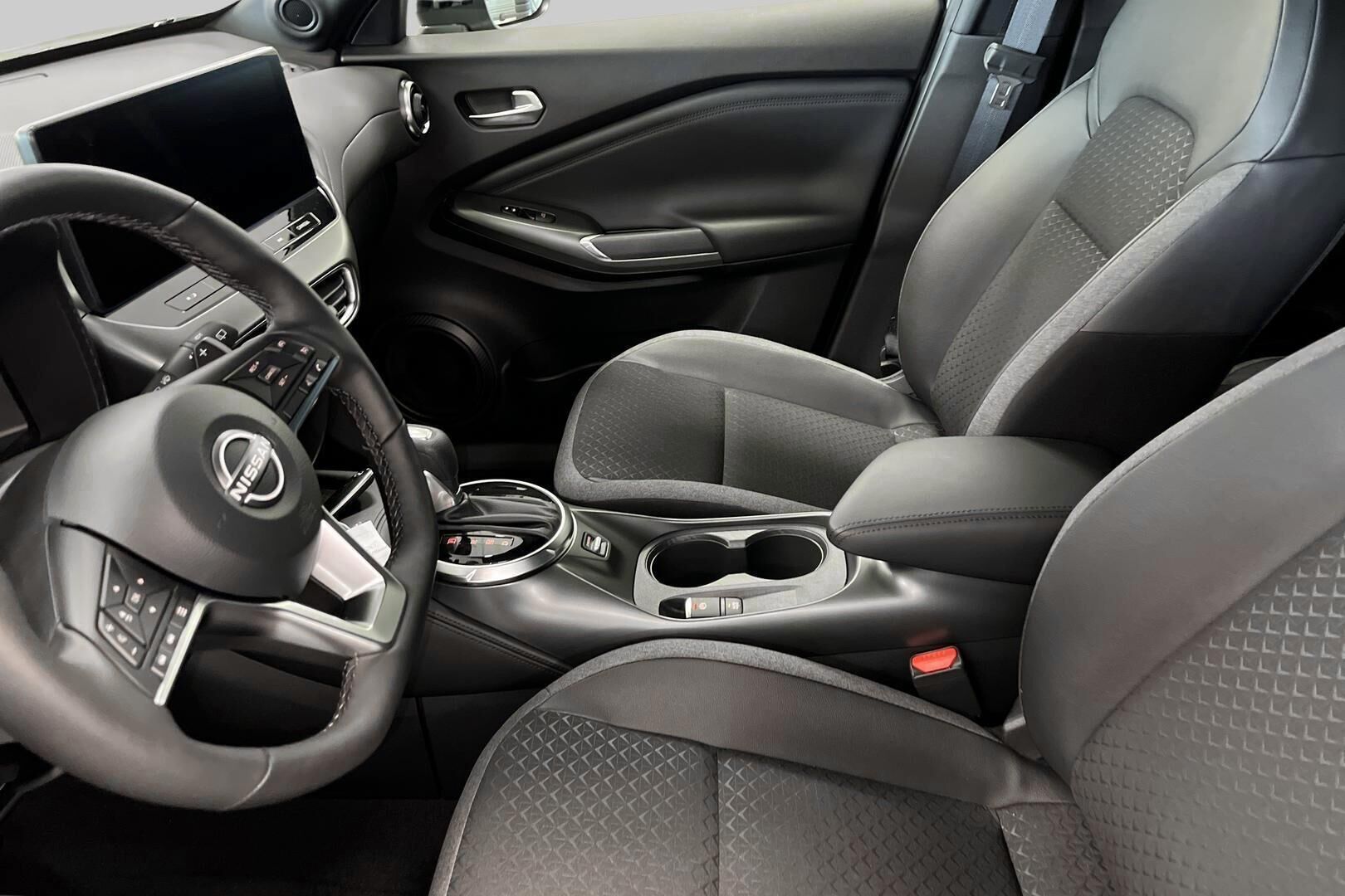 Nissan Juke iso kuva 8