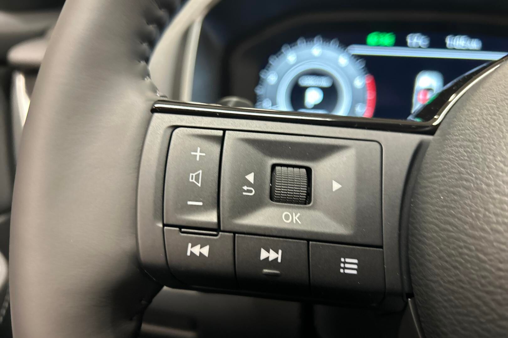 Nissan Qashqai iso kuva 14