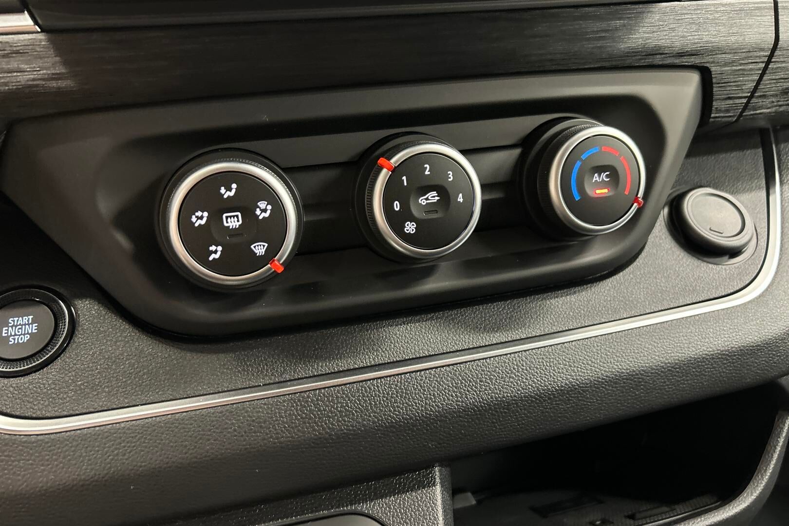 Nissan Primastar iso kuva 15