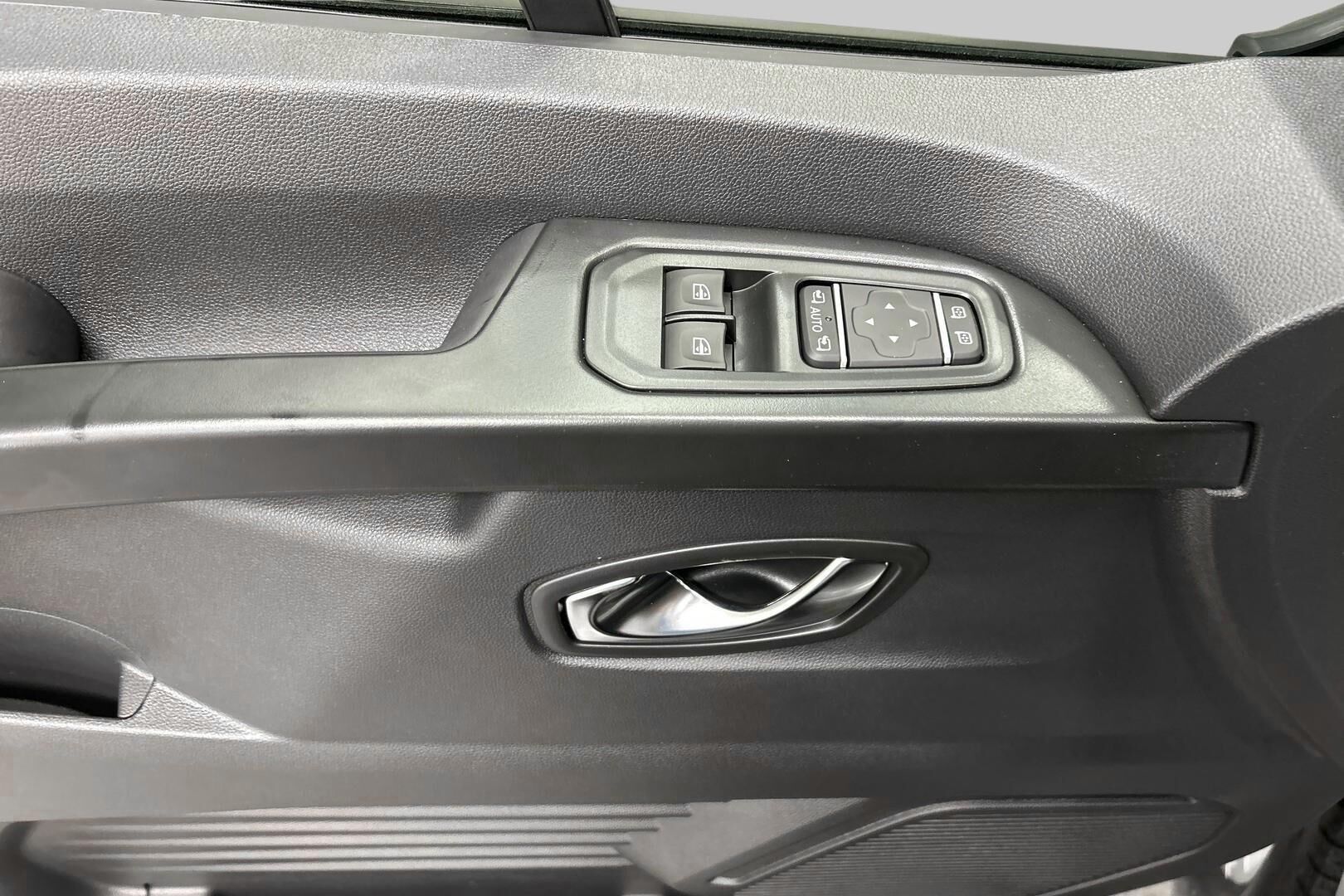 Nissan Primastar iso kuva 20