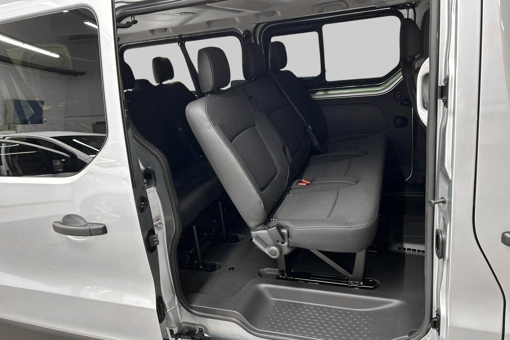 Nissan Primastar iso kuva 22