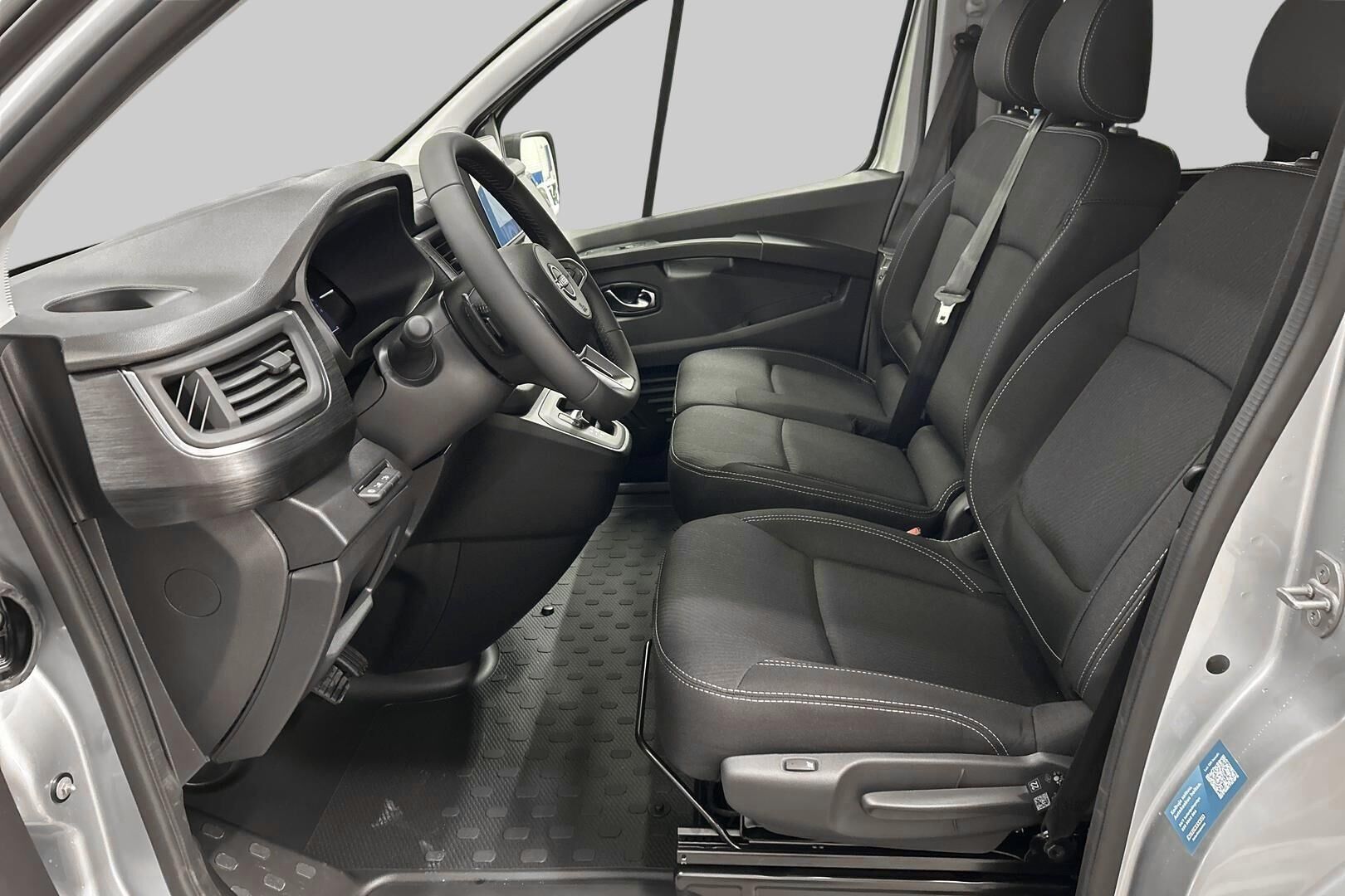 Nissan Primastar iso kuva 8