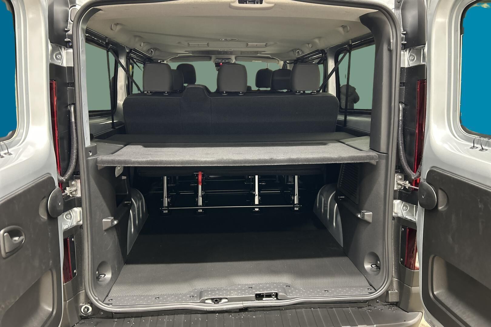 Nissan Primastar iso kuva 9