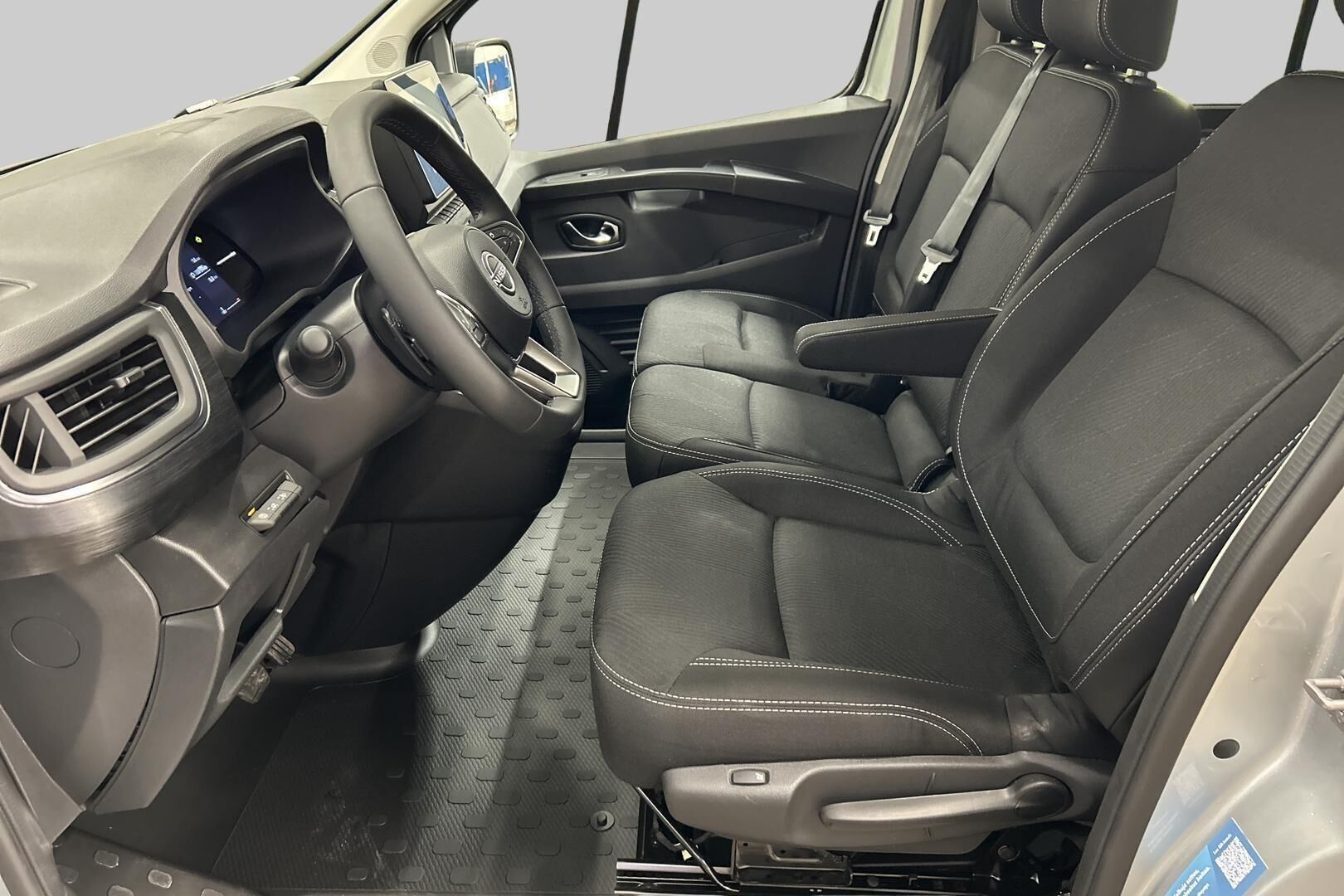 Nissan Primastar iso kuva 6