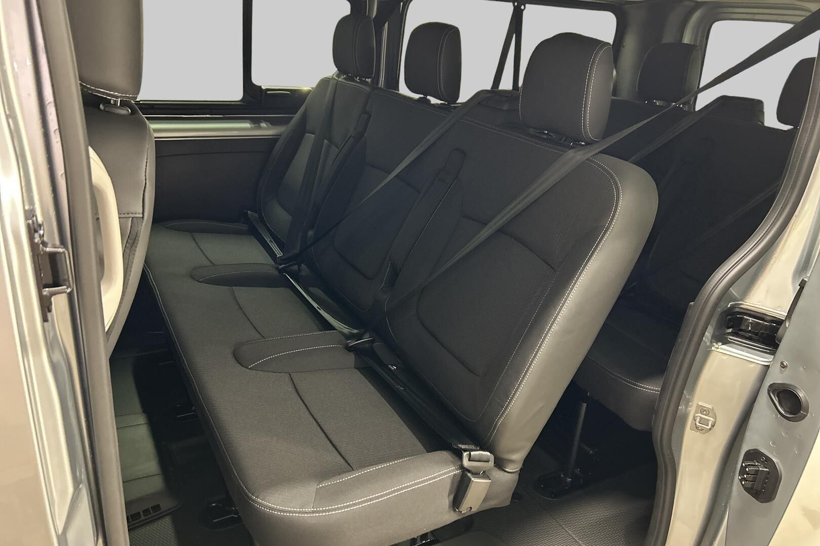 Nissan Primastar iso kuva 7