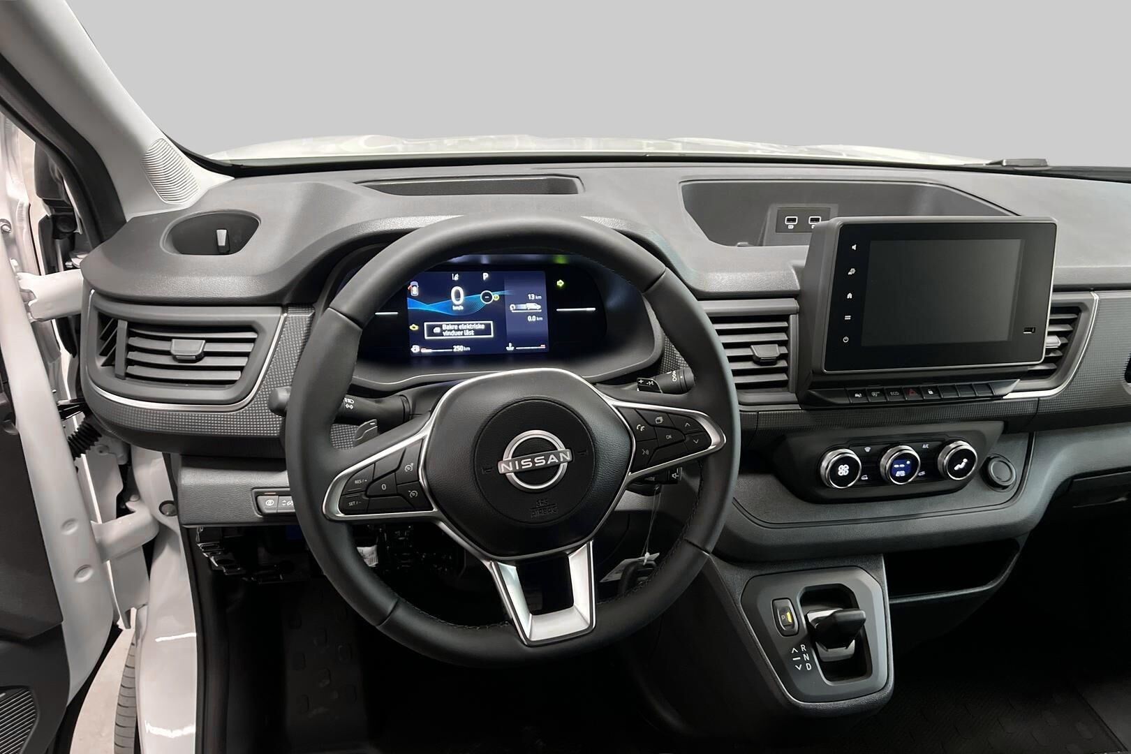 Nissan Primastar iso kuva 10