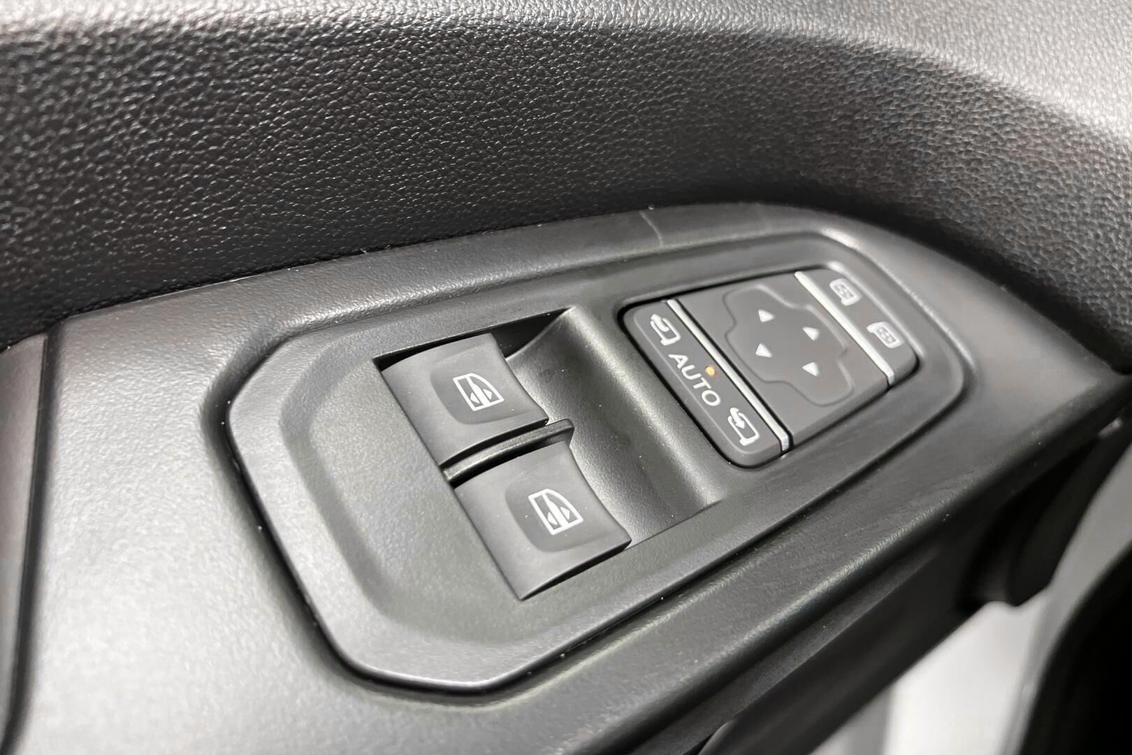 Nissan Primastar iso kuva 13