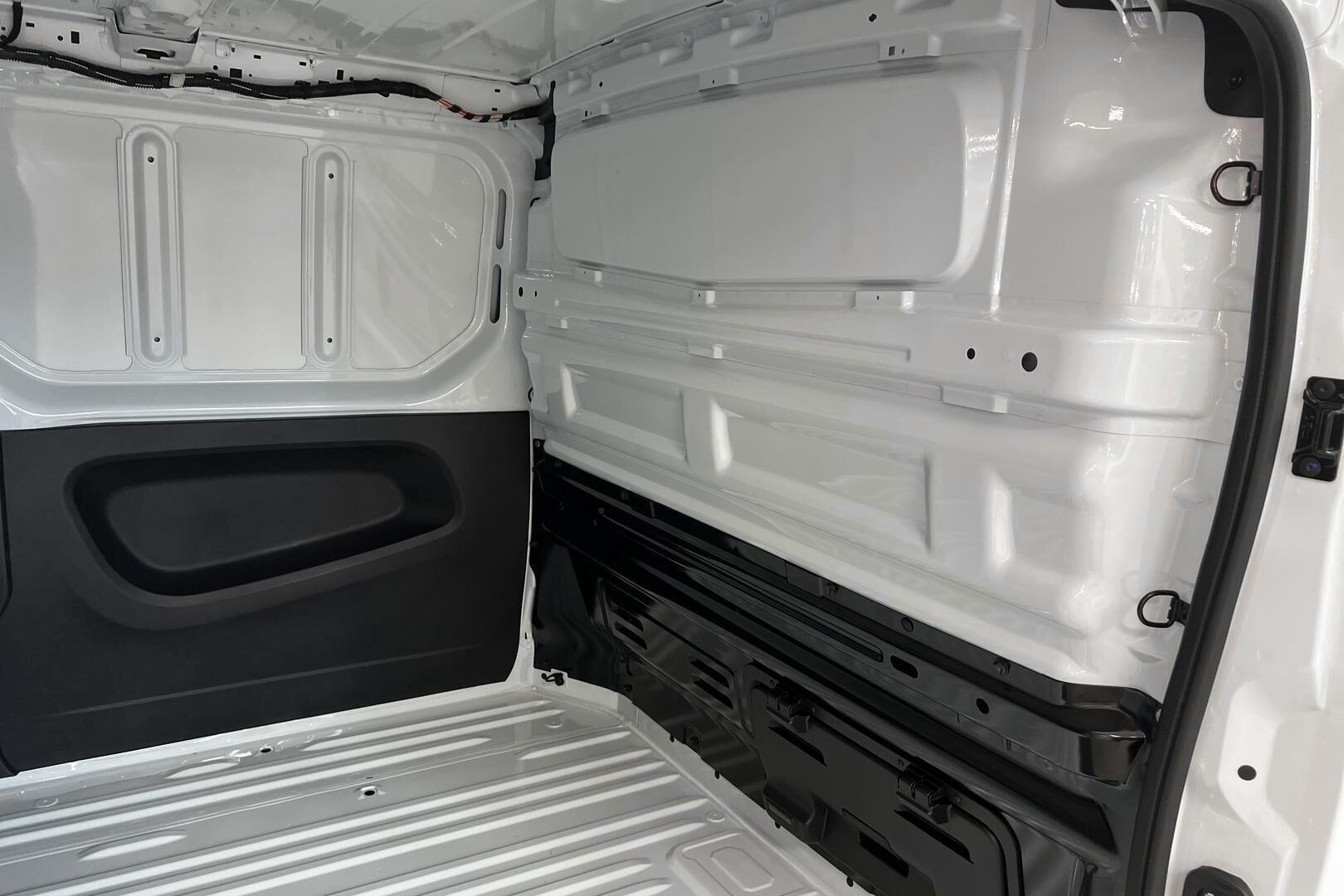 Nissan Primastar iso kuva 9