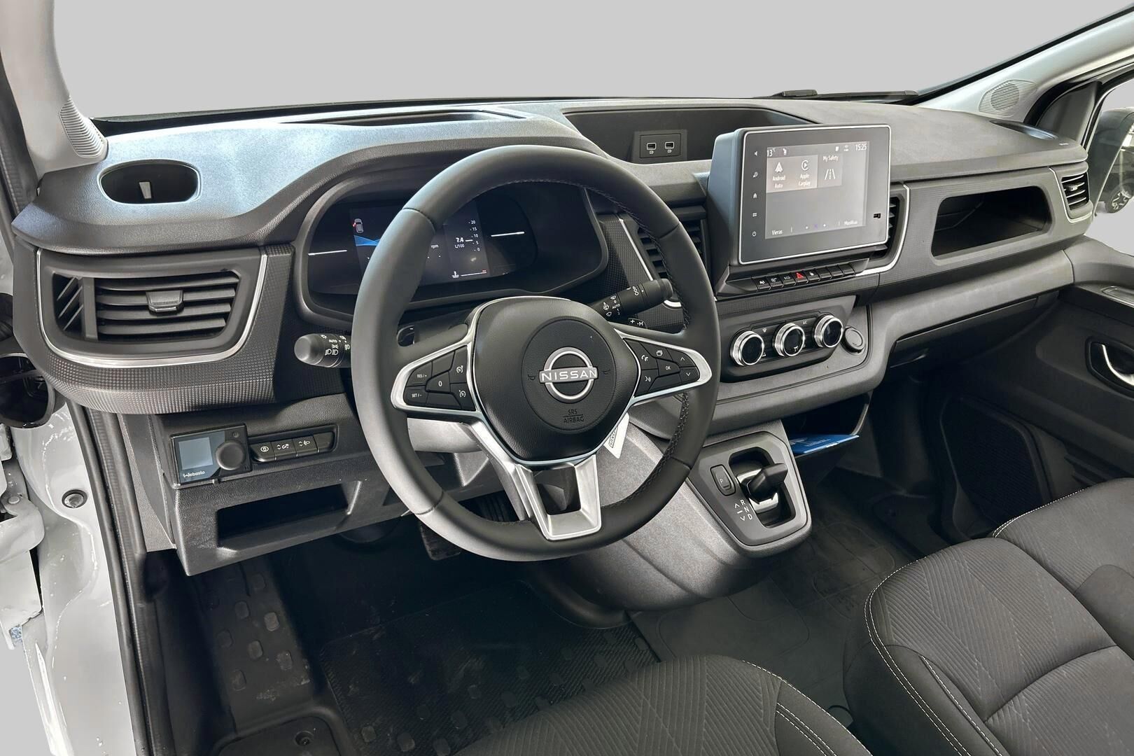 Nissan Primastar iso kuva 10