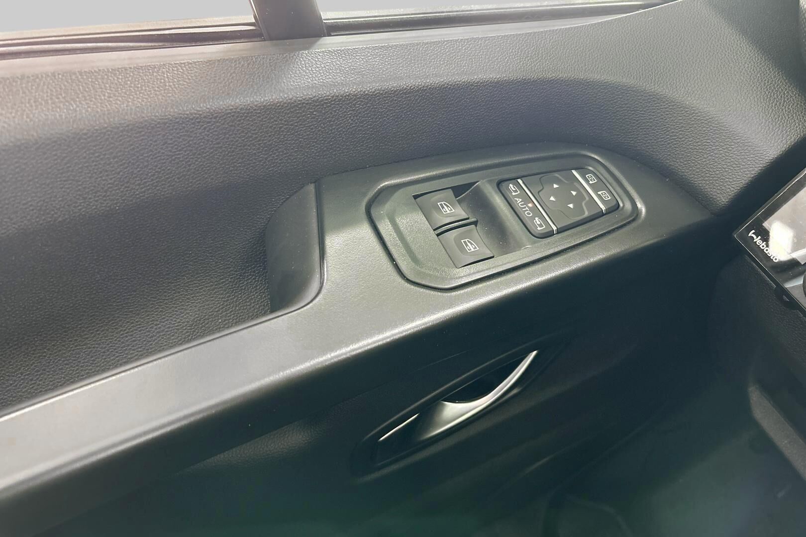 Nissan Primastar iso kuva 19