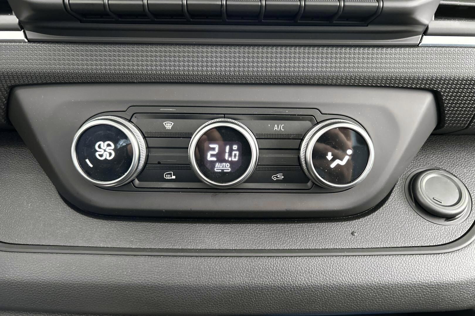 Nissan Primastar iso kuva 29