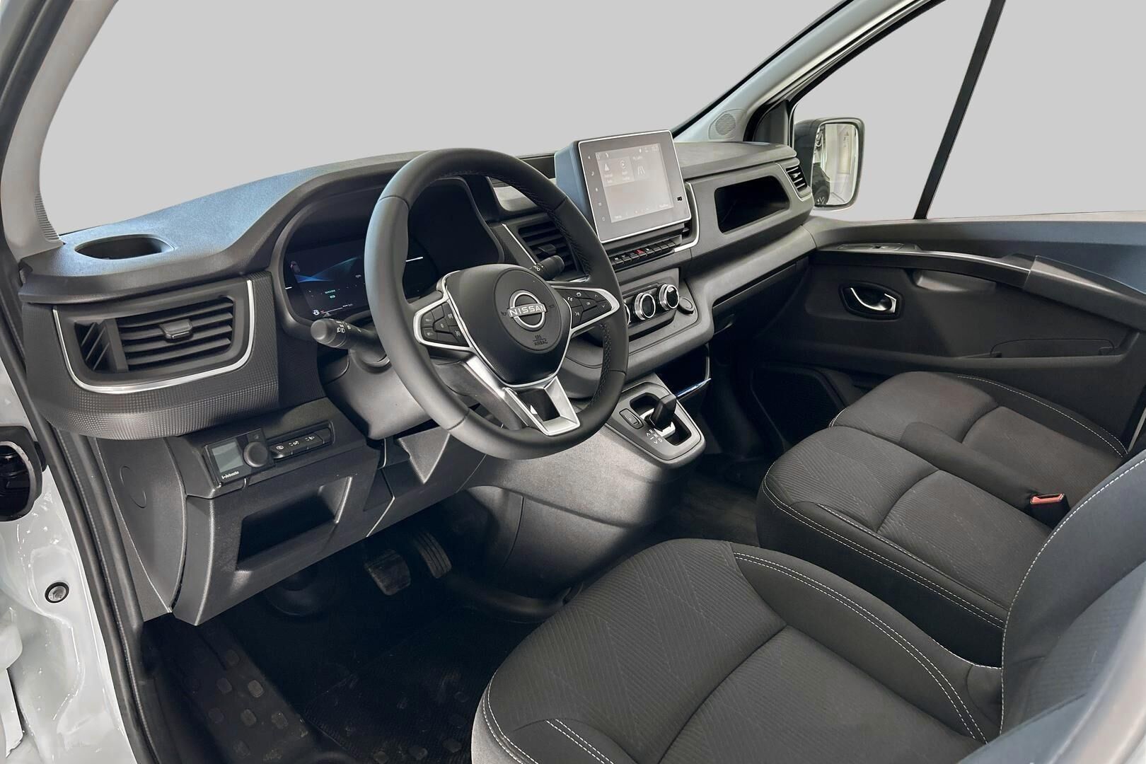Nissan Primastar iso kuva 8