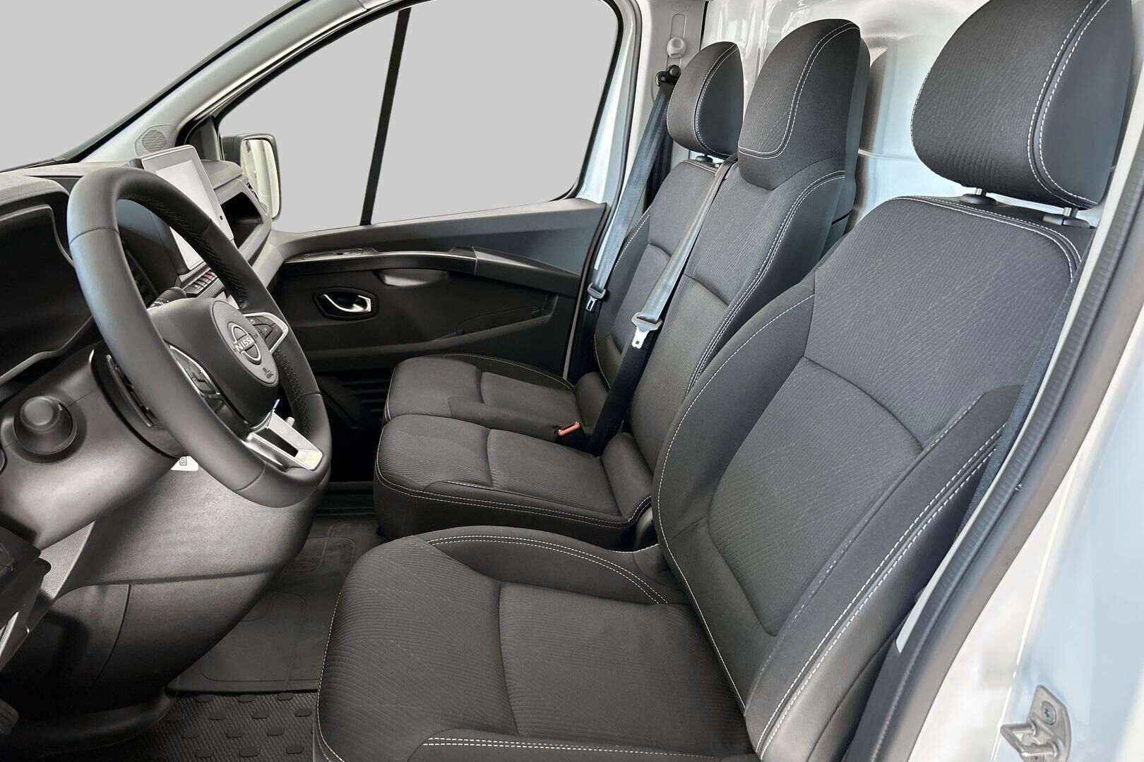 Nissan Primastar iso kuva 9