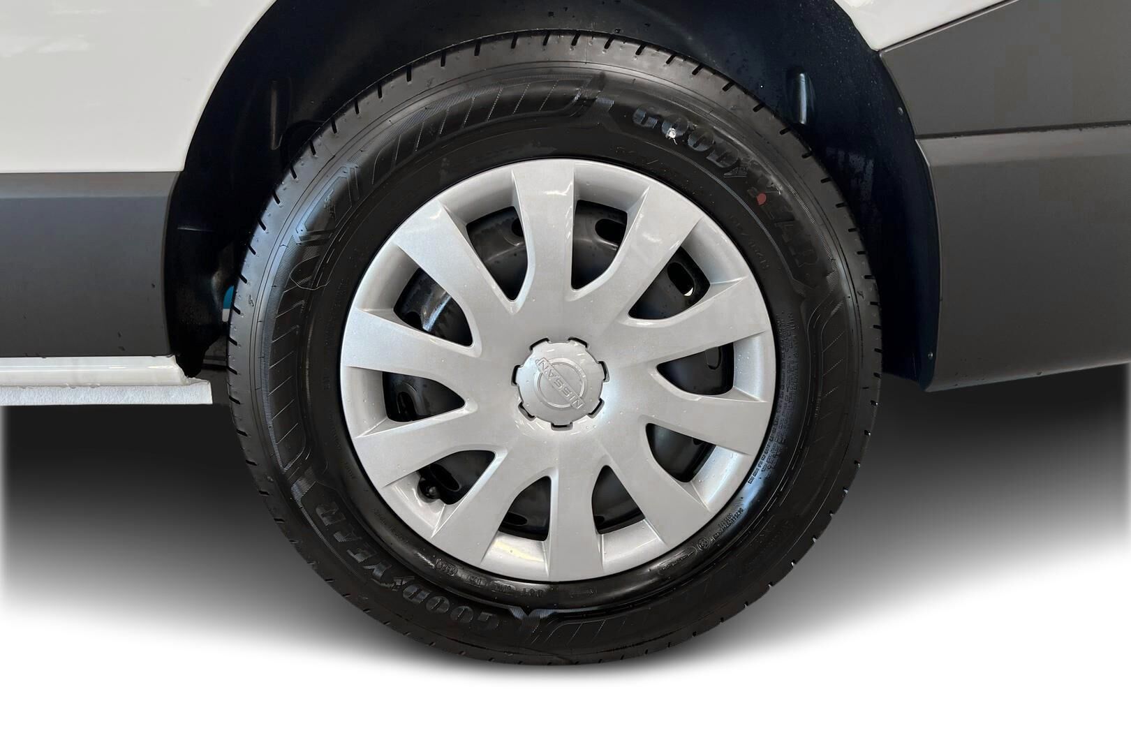 Nissan Primastar iso kuva 15