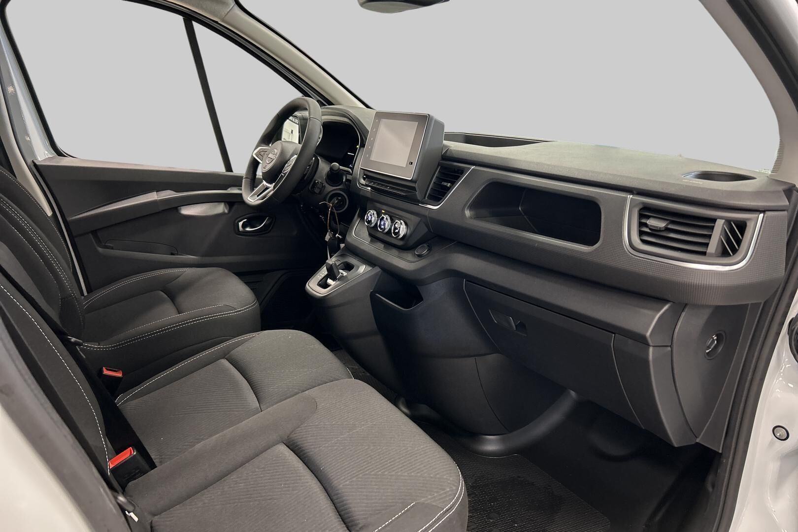 Nissan Primastar iso kuva 9