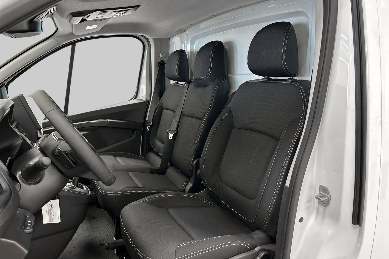 Nissan Primastar iso kuva 5