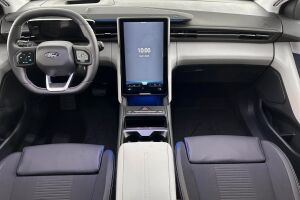 Ford Explorer esikatselu 10