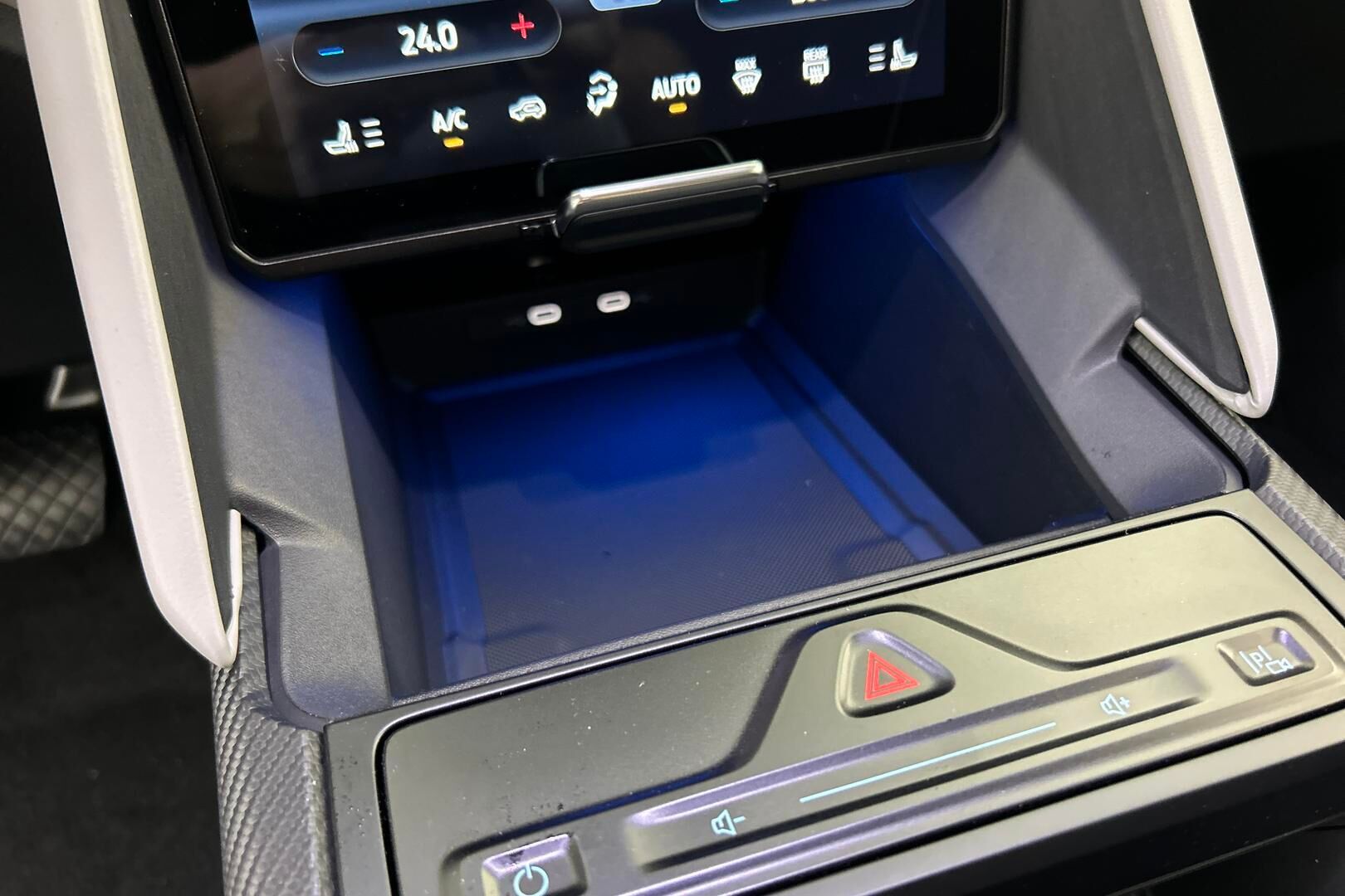 Ford Explorer iso kuva 21